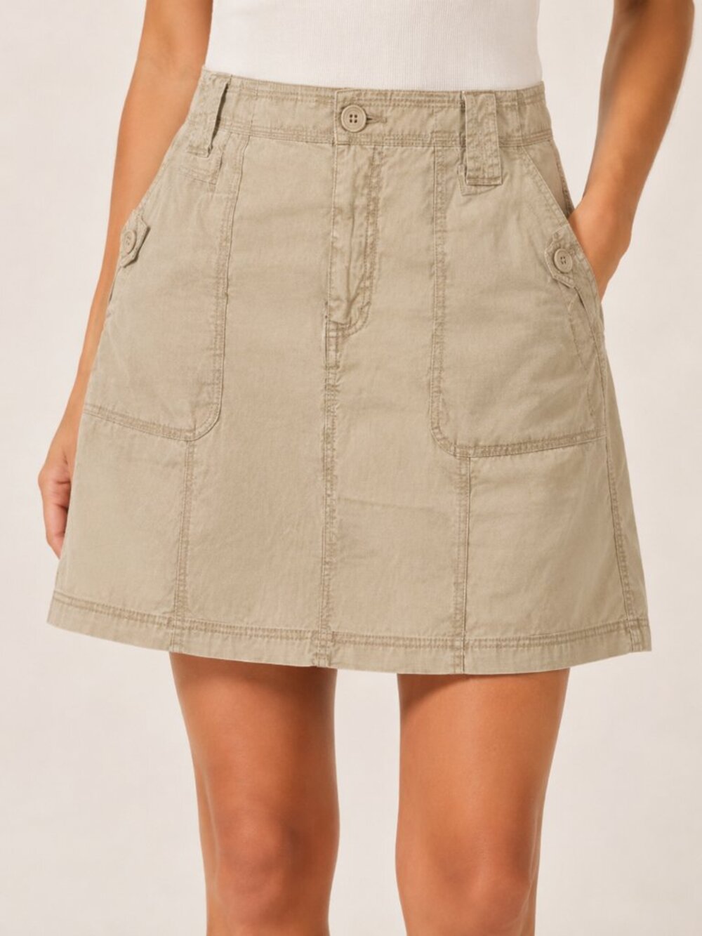 St John’s Bay Women’s Skort Khaki Tan 98% Cotton w stretch 4 pockets Sz.12